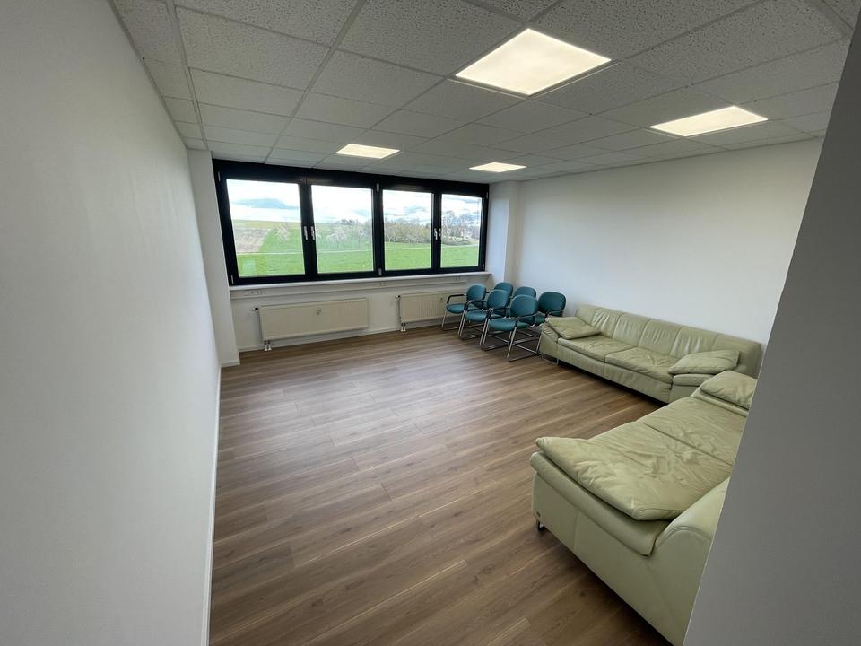 Büroflächen ab 15m², einzelne Büors anmieten o.ganze Etage+Teeküche +Internet (+Stellplätze+Lager) – Bild 13