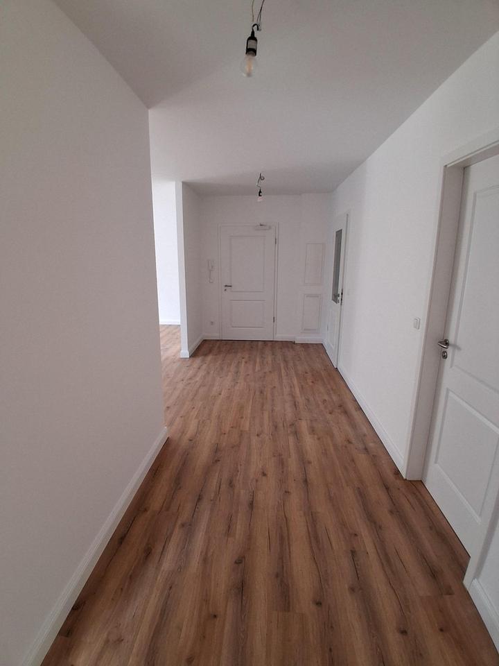 Schöne neu errichtete 3 bis 4 Zimmer-Dachgeschosswohnung mit geh. Innenausstattung und Dachterrasse – Bild 11