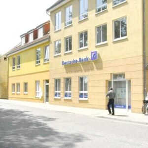 5-Zi.-Whg. oder Praxis/Büro, 1. OG, 145,4 m². Zentral gelegen. Sehr gute Lage. Courtagefrei