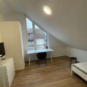 WG-Gründung in schöner Wohnung direkt an der EZB