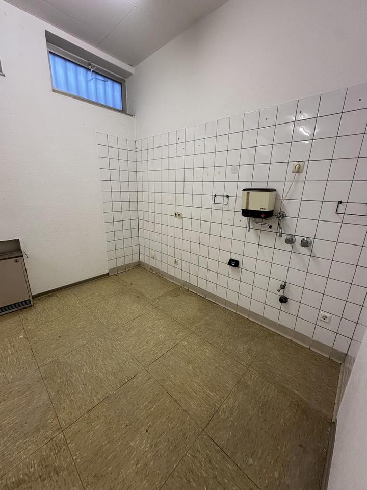 Ehemaliger Supermarkt 758m² Gewerbe für Fitness Freizeit Lager Einzelhandel Vereinsheim Sporthalle – Bild 17