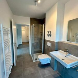 Wunderschöner Neubau 2 ZW EBK TG-Stellplatz Terrasse barrierefrei!