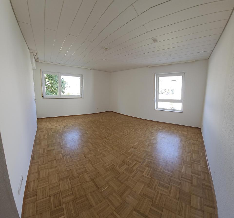 Balkon, EBK & Parkplatz zentral – Bild 2