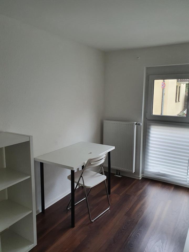 Schönes, möbliertes Zimmer in 4-WG in guter Lage von S-Wangen! – Bild 2