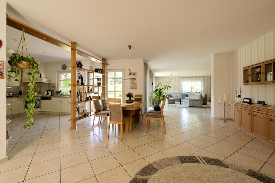 Großzügiges Einfamilienhaus auf traumhaft schönem Grundstück – Bild 16