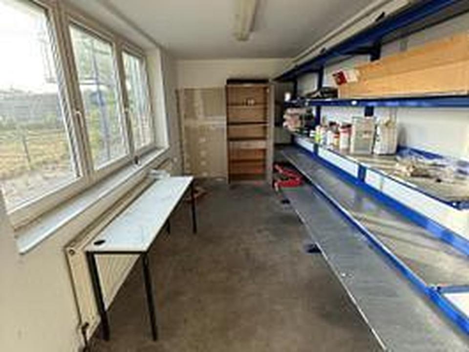 Moderne Industriehalle mit Portalkran, LKW-Rampe und optimaler Anbindung – Bild 7