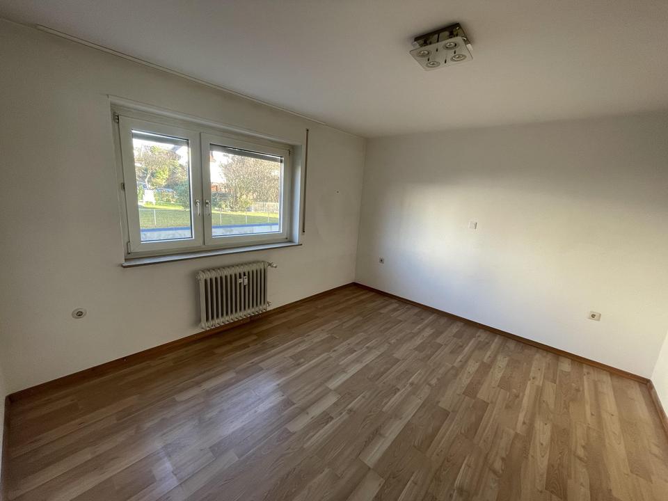 Helle 4-Zimmer Wohnung mit Balkon und Garage in Metzingen – Bild 2