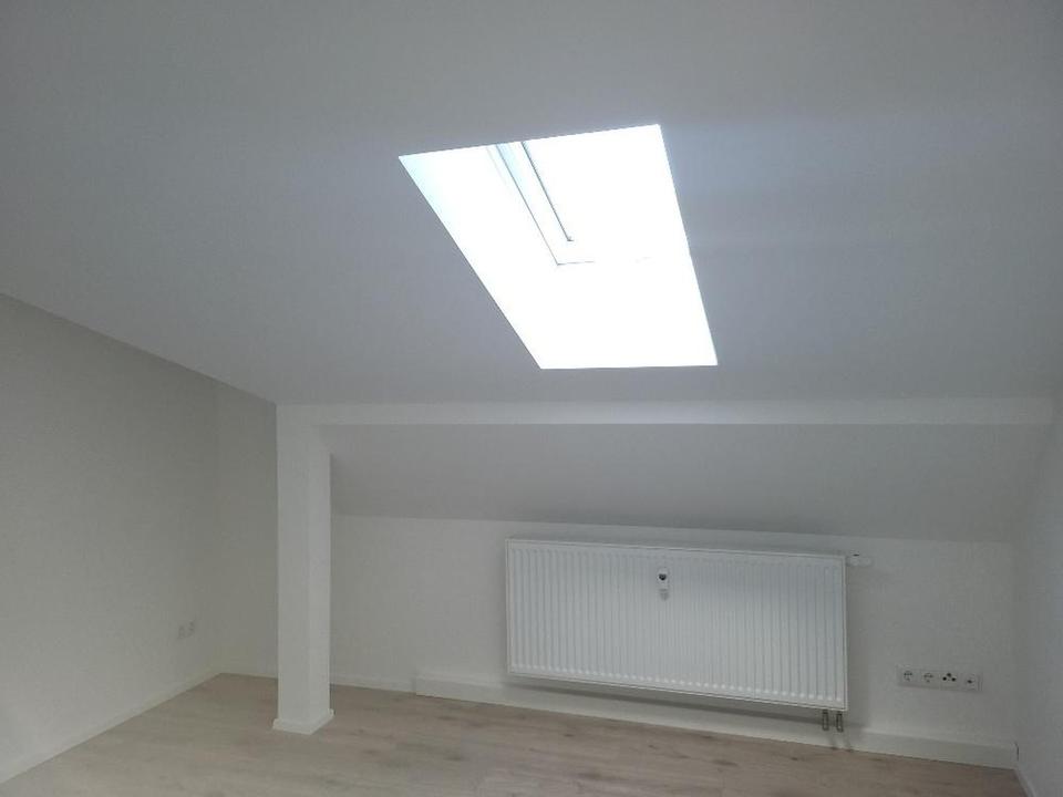 Super sanierte 4-Raum Dachgeschoss WE mit neuer Einbauküche – Bild 16