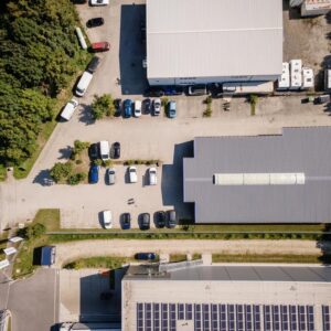 ***Zum Verkauf Halle mit Büro und genehmigung für Versanstaltungssaal