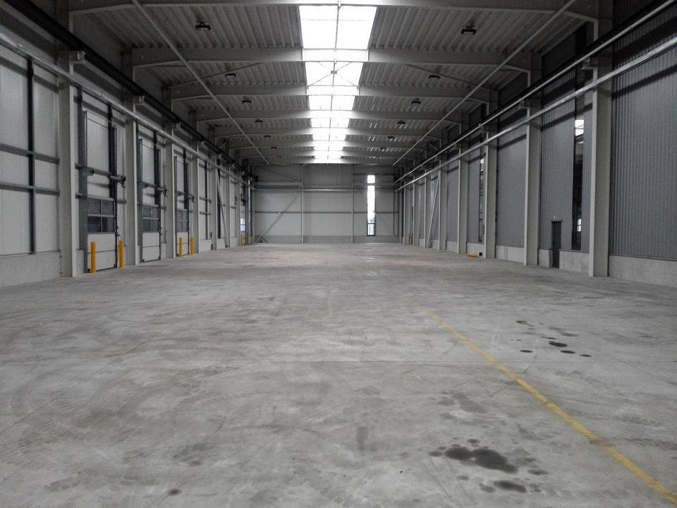 Moderne Praxis / Büros mit Gewerbehalle zu vermieten – Bild 10