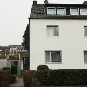 ***** 3-Familienhaus + zusätzlicher Bebauungsmöglichkeit - Erschließung aus Sackgasse*****