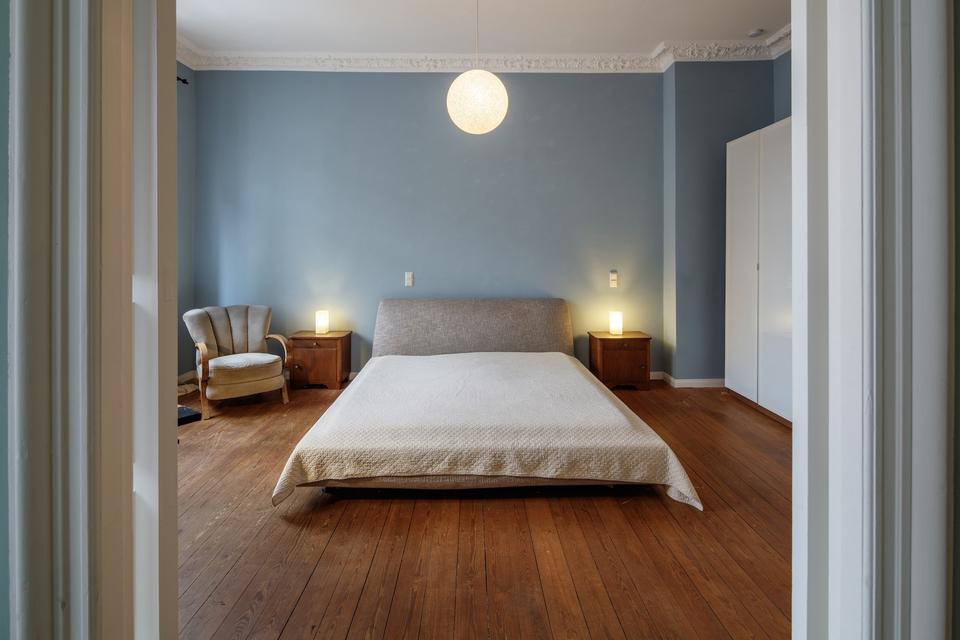 Bezugsfreie sonnige, top-sanierte 3-Zi-Altbauwhg mit Erker beim Lausitzer Platz – Bild 4