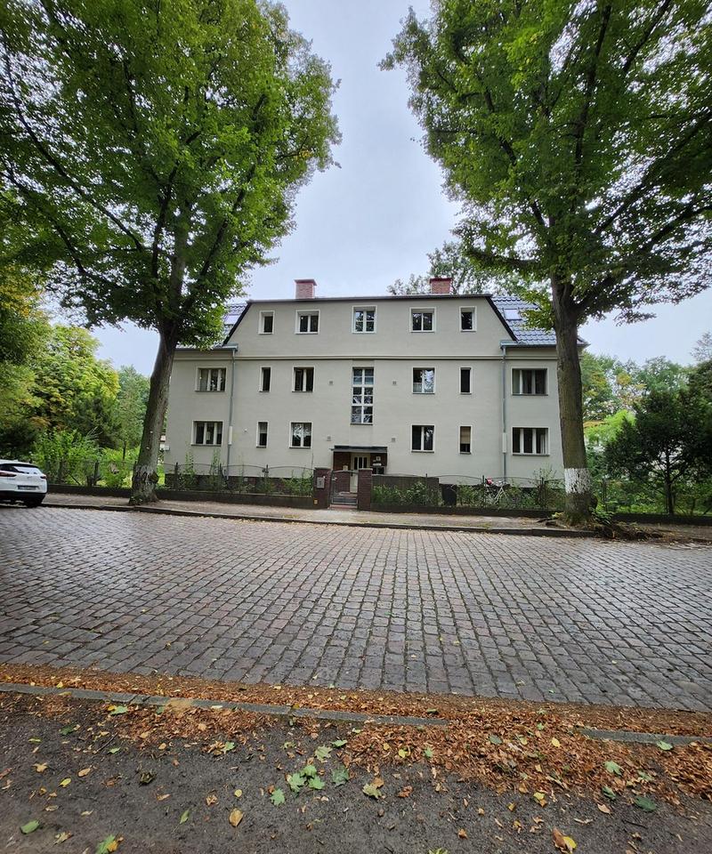 Schöne neu errichtete 3 bis 4 Zimmer-Dachgeschosswohnung mit geh. Innenausstattung und Dachterrasse