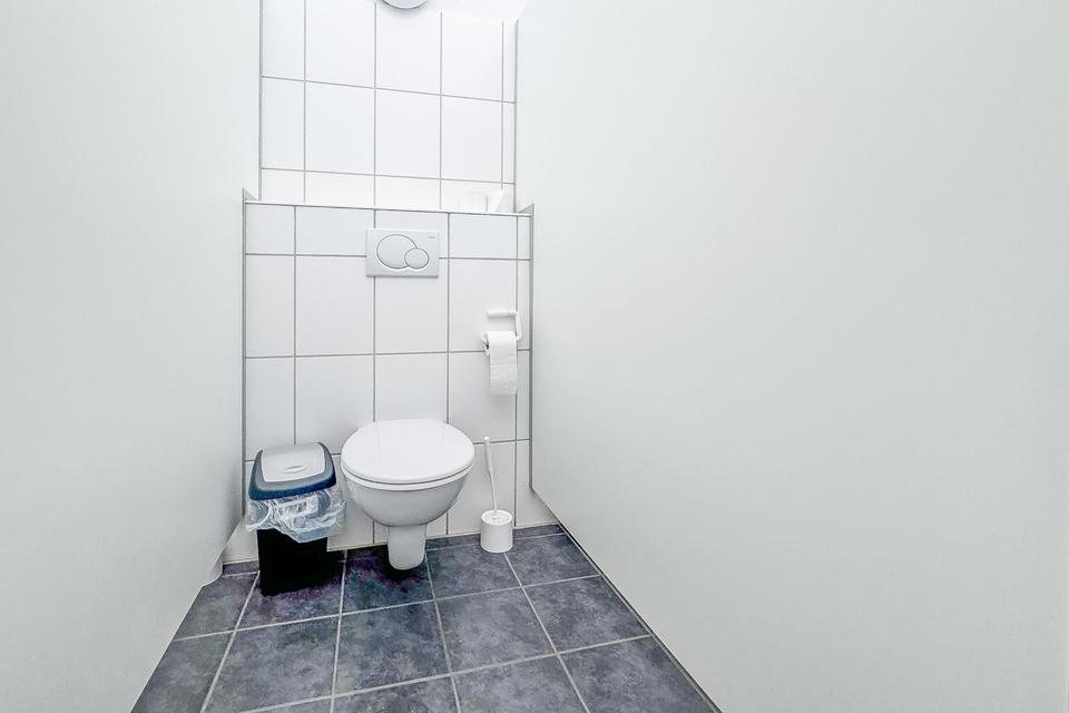BÜRO – 270 m² – 7 BÜROS – 2 BESPRECHUNGSRÄUME – KÜCHE – LASTENAUFZUG – STELLPLÄTZE – TOP AUFGETEILT! – Bild 16