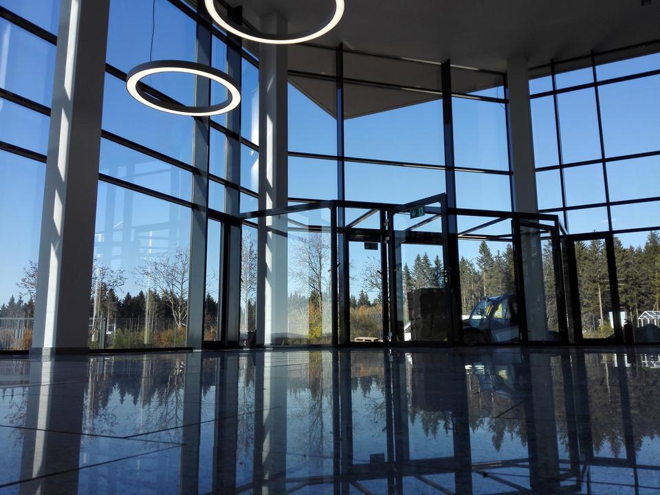 Moderne Praxis / Büros mit Gewerbehalle zu vermieten – Bild 5