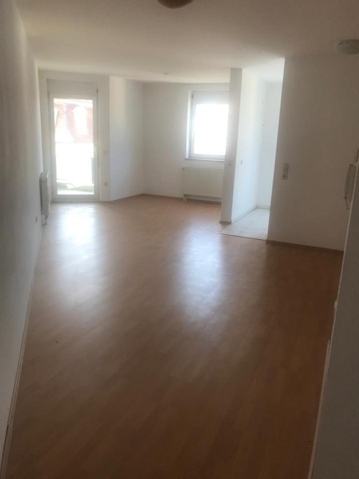 !! RESERVIERT !! Barrierefreie, leerstehende 2,5 Zimmerwohnung mit Balkon und TG – Bild 2