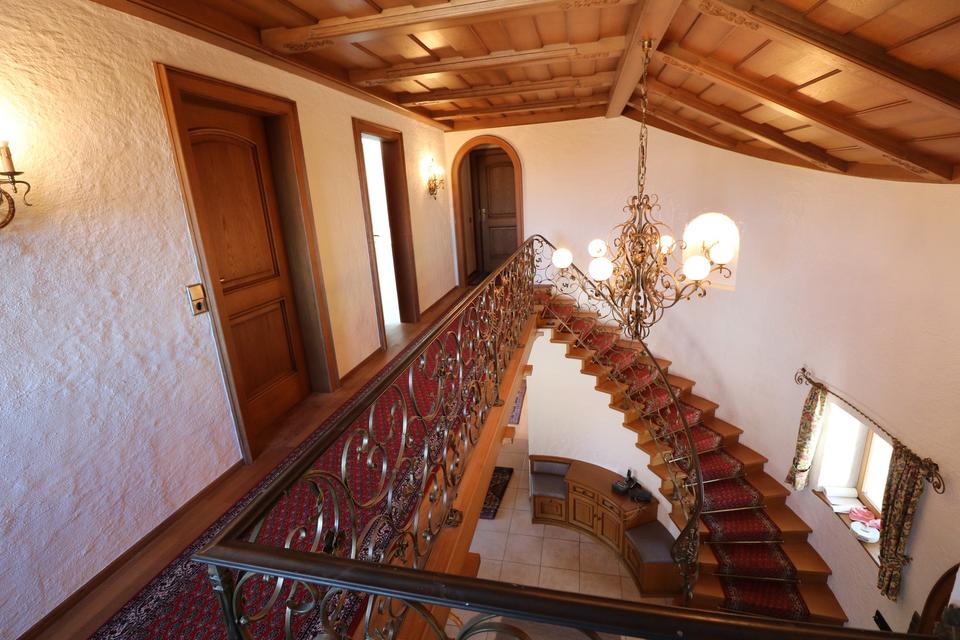 "Haus Sissi" m. einzigartiger Innenausstattung in idyllischer, ruhiger Hanglage (teilmöbliert) – Bild 4