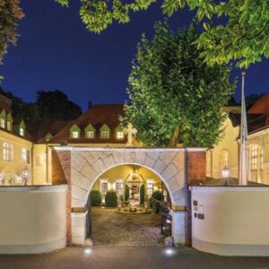 Vollmöblierte Drei-Zimmer Wohnung in einem exklusiven Hotel nur für Langzeitmiete