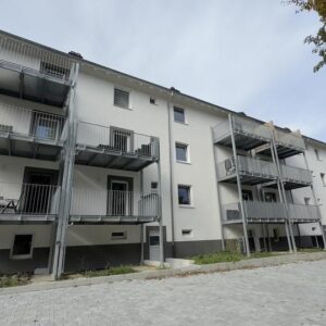 Attraktive und helle 3 Zi. Wohnung* Teilmöbiliert + EBK *Luft-Wärmepumpe *