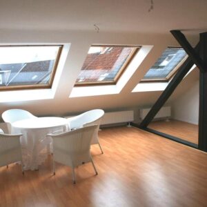 Sonnige Atelierwohnung - mit kleinem Büro möglich