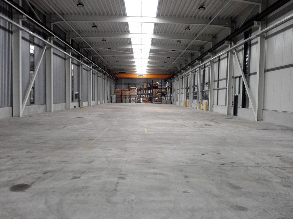 Moderne Praxis / Büros mit Gewerbehalle zu vermieten – Bild 9