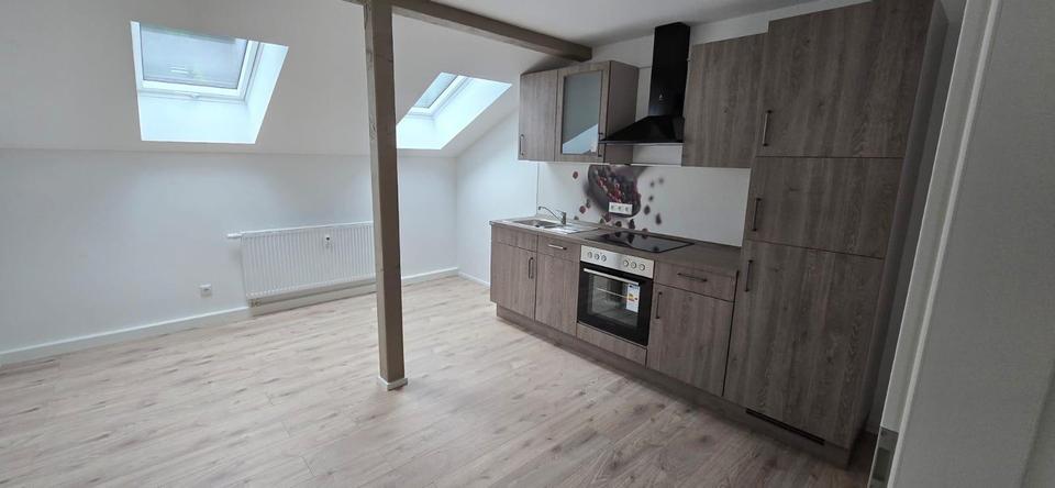 Super sanierte 4-Raum Dachgeschoss WE mit neuer Einbauküche – Bild 13
