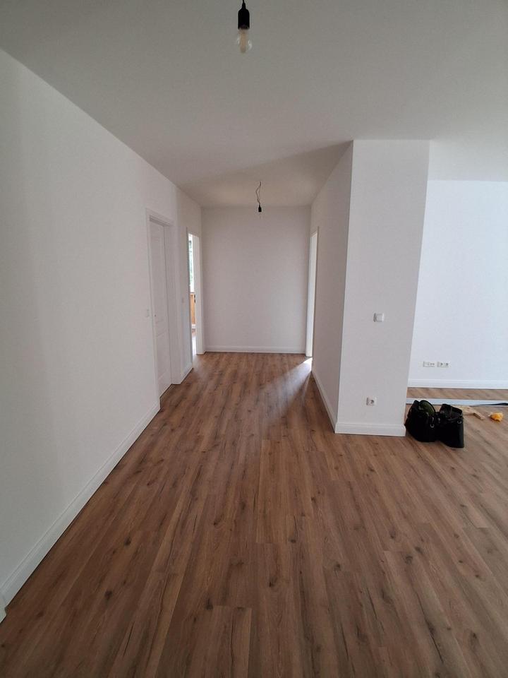 Schöne neu errichtete 3 bis 4 Zimmer-Dachgeschosswohnung mit geh. Innenausstattung und Dachterrasse – Bild 12