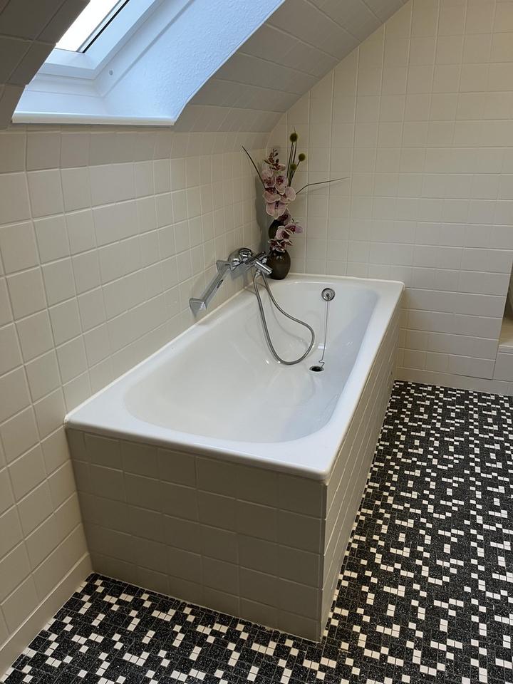 Schöne und gepflegte 2,5-Raum-DG-Wohnung in Mainhausen inkl. Einbauküche – Bild 2