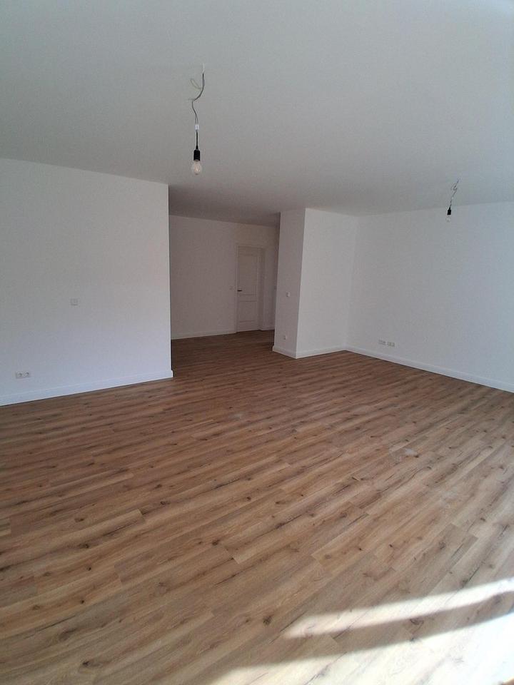 Schöne neu errichtete 3 bis 4 Zimmer-Dachgeschosswohnung mit geh. Innenausstattung und Dachterrasse – Bild 6