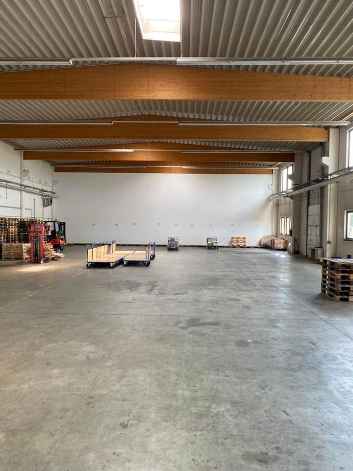 Nahe Hermsdorfer Kreuz - Lager-/Produktionshalle