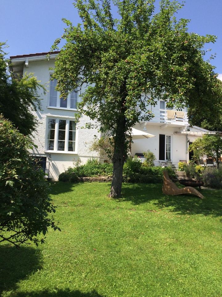 Traumhaftes Landhaus mit idyllischem Garten am Wörthsee – Bild 4