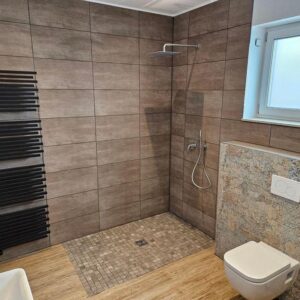 Schöne große 3  Zimmer-Wohnung mit Terrasse und Garten