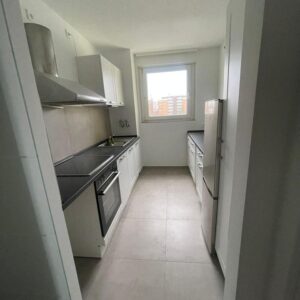 3 Zimmer Küche Bad (Frankfurt) mit Einbauküche, Balkon und Parkplatz