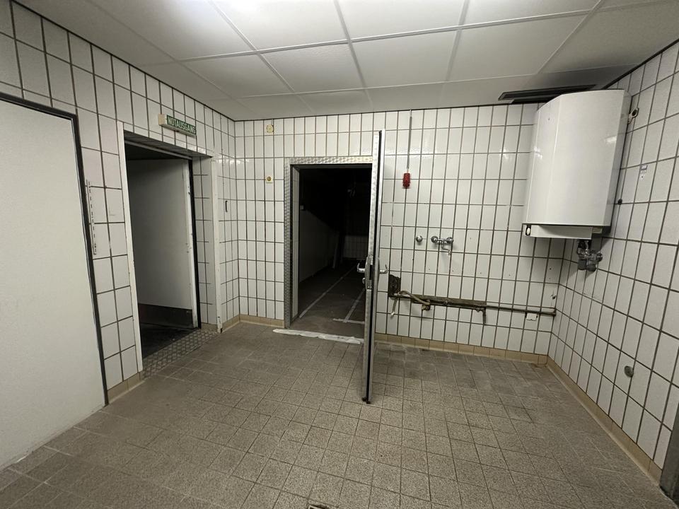 Ehemaliger Supermarkt 758m² Gewerbe für Fitness Freizeit Lager Einzelhandel Vereinsheim Sporthalle – Bild 10