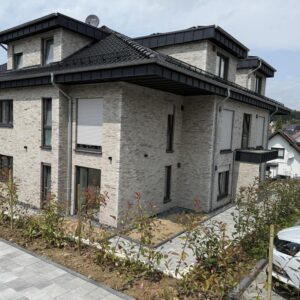 ** Exklusive 3-Zimmer- Dachgeschosswohnung im Herzen von Waldbröl !**