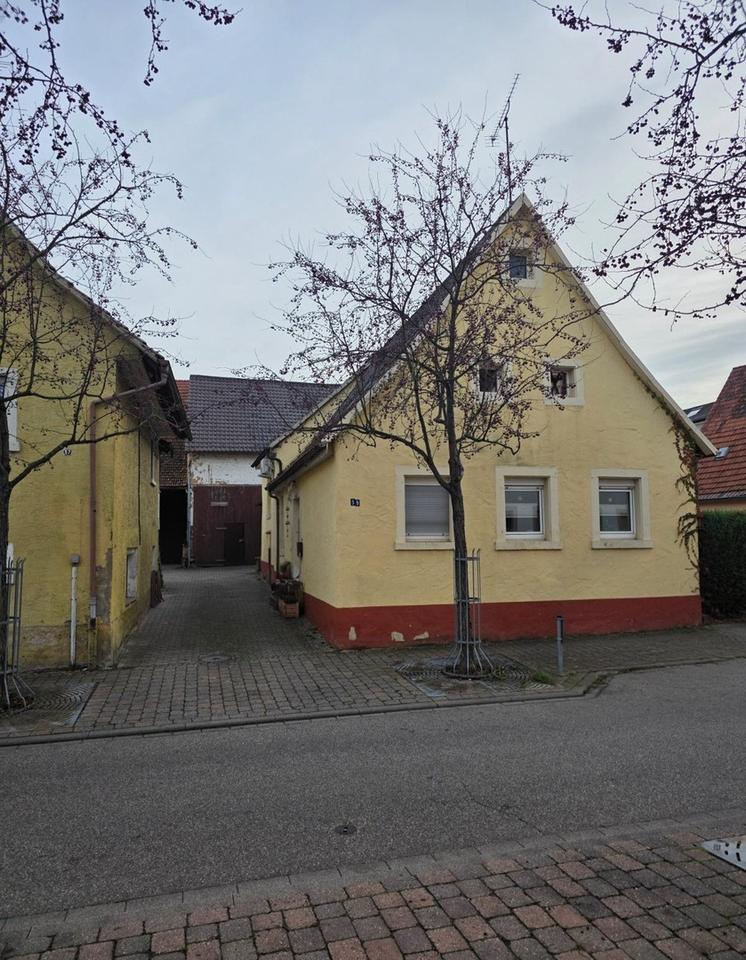 Vermietetes Einfamilienhaus mit Nebengebäuden in Bruchsal-Helmsheim ***PROVISIONSFREI*** – Bild 2