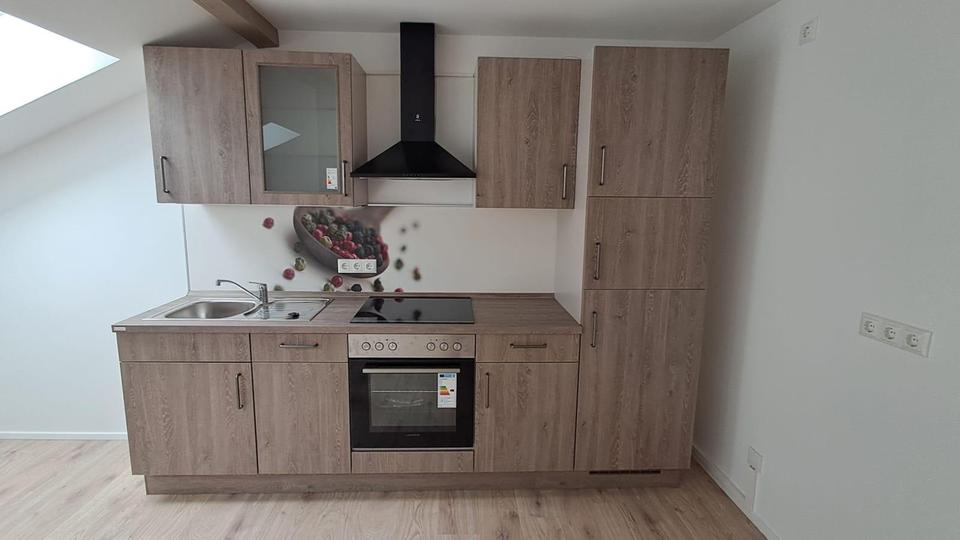 Super sanierte 4-Raum Dachgeschoss WE mit neuer Einbauküche – Bild 14