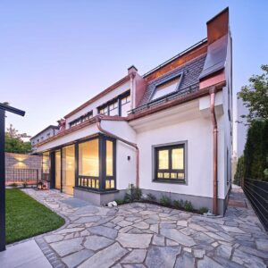 U6 Holzapfelkreuth: Top-Moderne Wohnung mit Altbaucharme und Atriumgarten