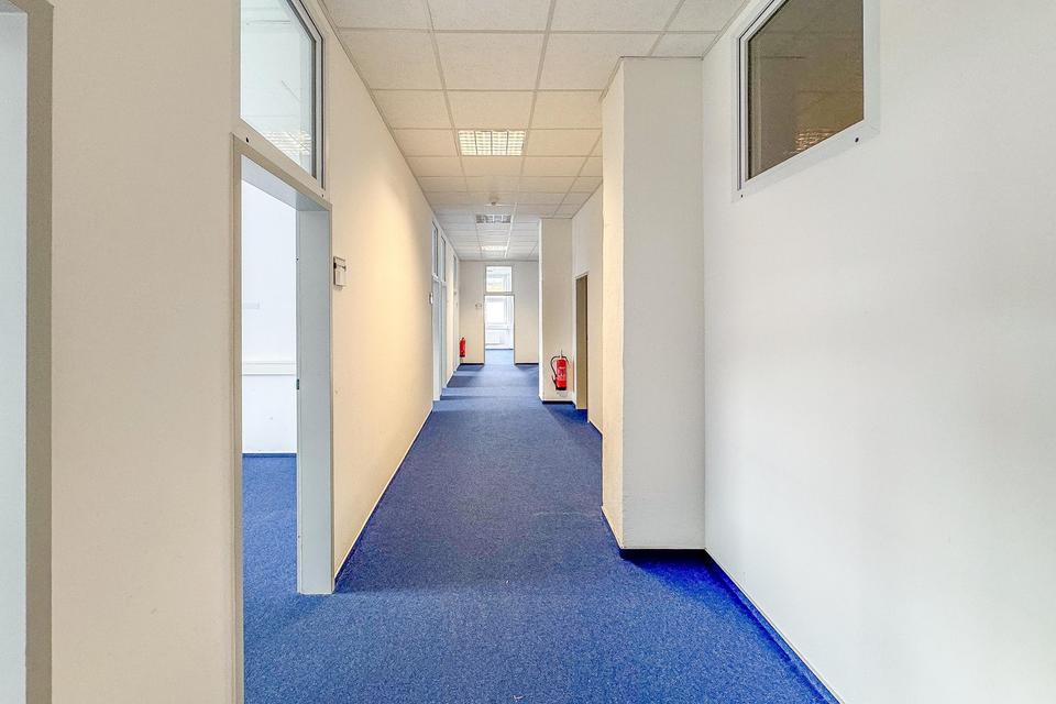 BÜRO – 270 m² – 7 BÜROS – 2 BESPRECHUNGSRÄUME – KÜCHE – LASTENAUFZUG – STELLPLÄTZE – TOP AUFGETEILT!