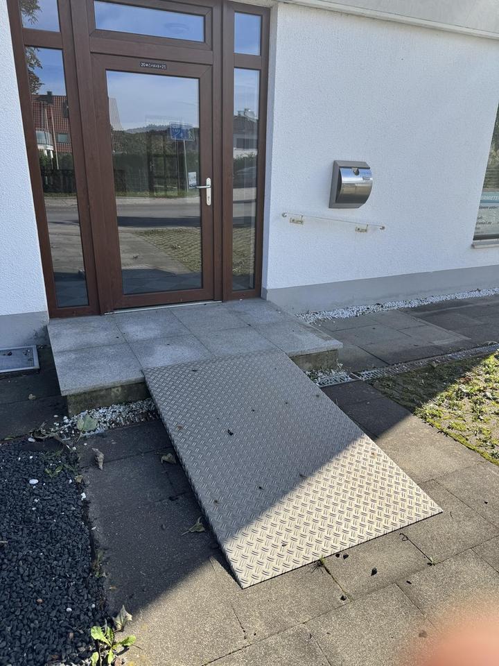 Ladeneinheit / Büro / Praxis / Lager mit 8 Stellplätzen – Bild 3