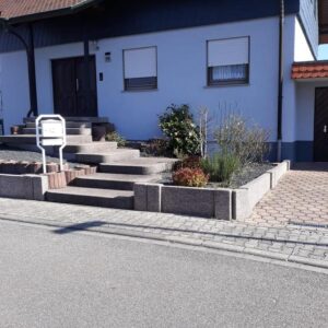 Charmantes freistehendes Mehrfamilienhaus in exklusiver Ortsrandlage