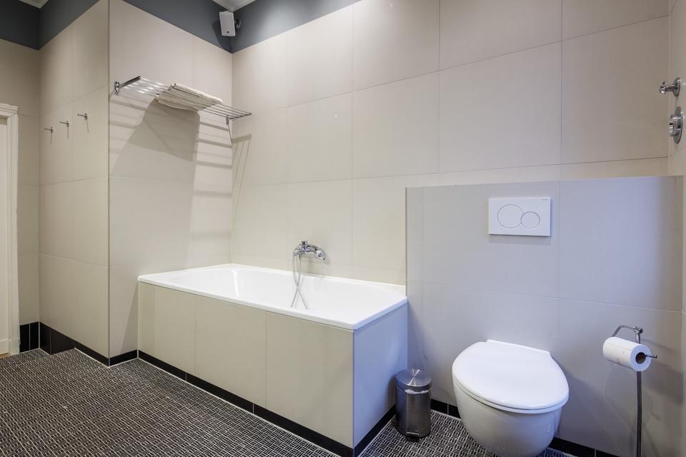 Bezugsfreie sonnige, top-sanierte 3-Zi-Altbauwhg mit Erker beim Lausitzer Platz – Bild 21