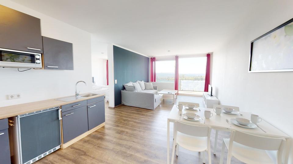 Sonnige Doppelzimmer mit herrlicher Aussicht für monatliche Vermietung