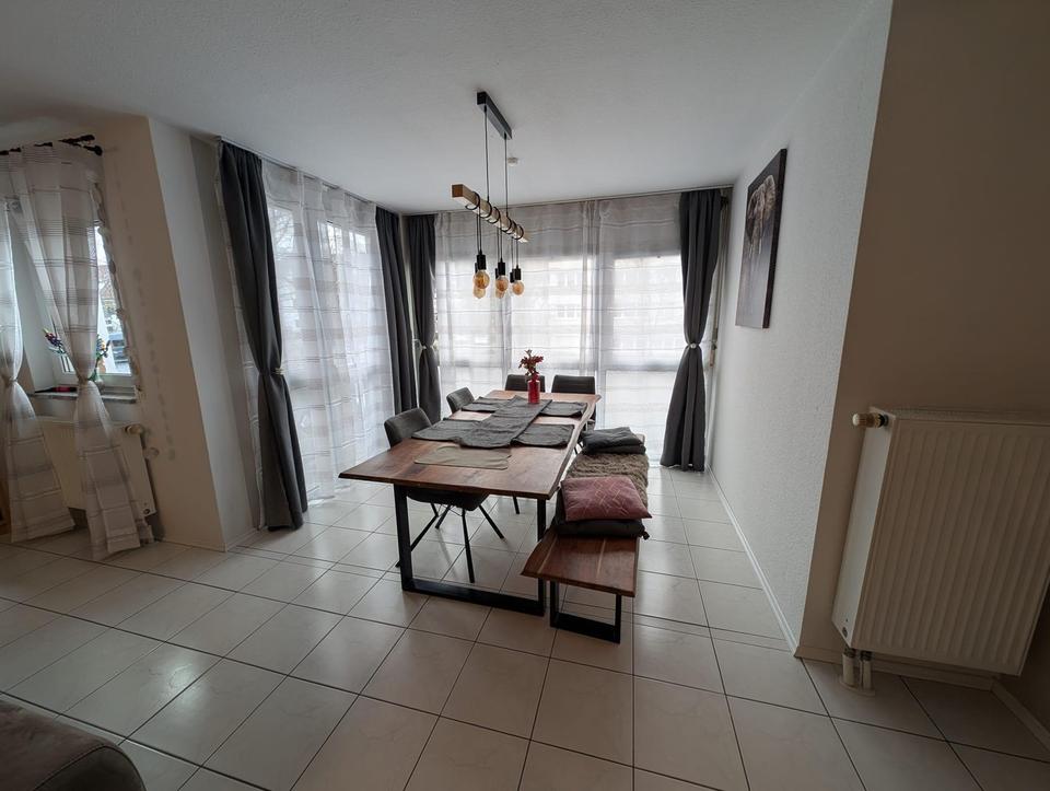 Schöne, lichtdurchflutete 4-Zimmerwohnung mit Balkon und Tiefgaragenstellplatz in Wolkersdorf – Bild 4