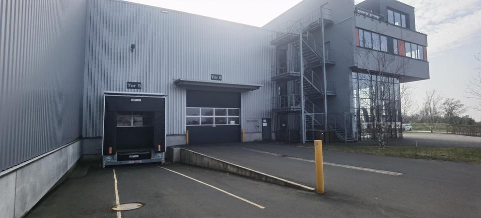 Moderne Praxis / Büros mit Gewerbehalle zu vermieten – Bild 14