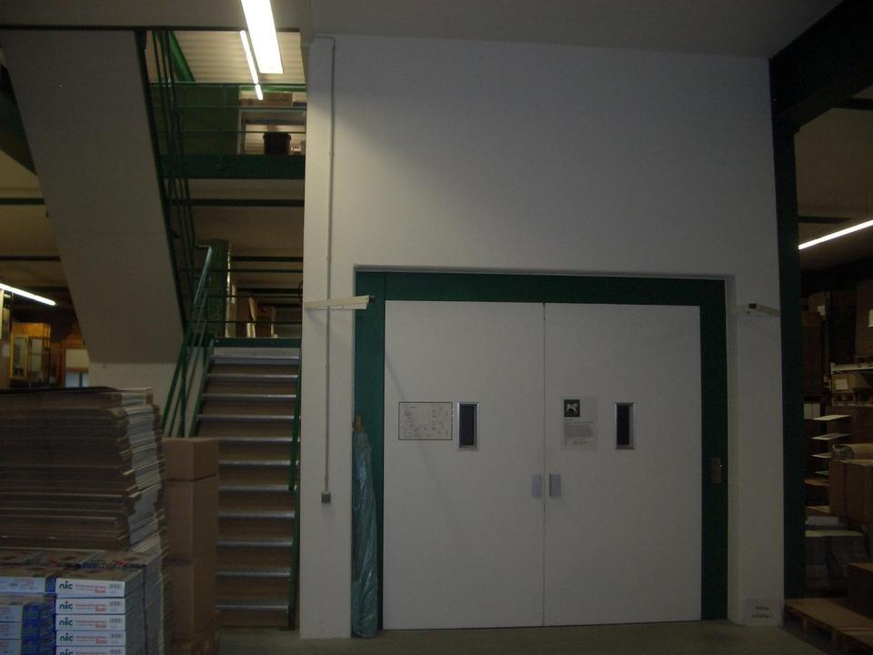 Moderne Lagerhalle, Bj.2004,2000m², 2- geschossig mit Aufzug, Rolltor und Schleuse für Be-Entladung – Bild 19