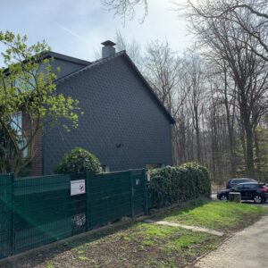 Dachgeschosswohnung mit Klimaanlage, Dusche, Wanne, Balkon, mit Blick in den Schloßpark