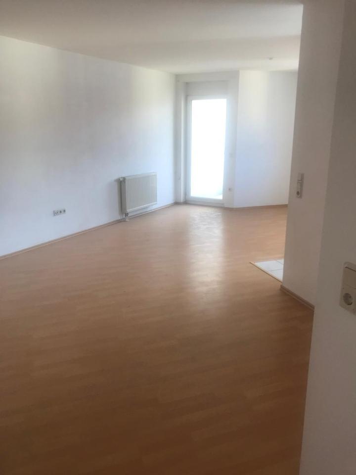 !! RESERVIERT !! Barrierefreie, leerstehende 2,5 Zimmerwohnung mit Balkon und TG