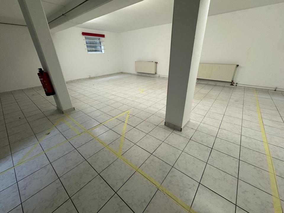 Ladeneinheit / Büro / Praxis / Lager mit 8 Stellplätzen – Bild 18