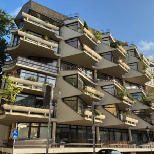 Modernes Wohnen am Schloss Charlottenburg Bezugsfreie 3-Zi.-Wohnung in Prof. Baller-Architektenhaus